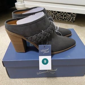 Universal Thread Avis heels